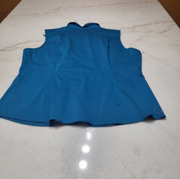 Sleeveless Blue Women's Top New and stylish add elegance to your closet. - Picture 3 of 8